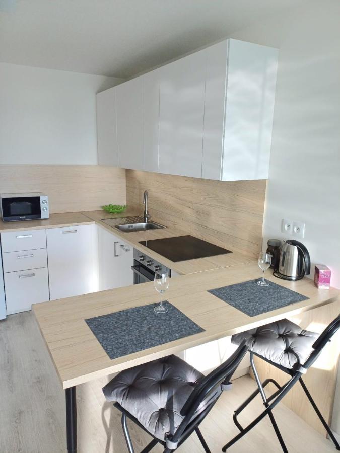 New Air-Conditioned Apartment 5 Minutes By Walk From The Airport With Free Garage Parking 布拉迪斯拉发 外观 照片