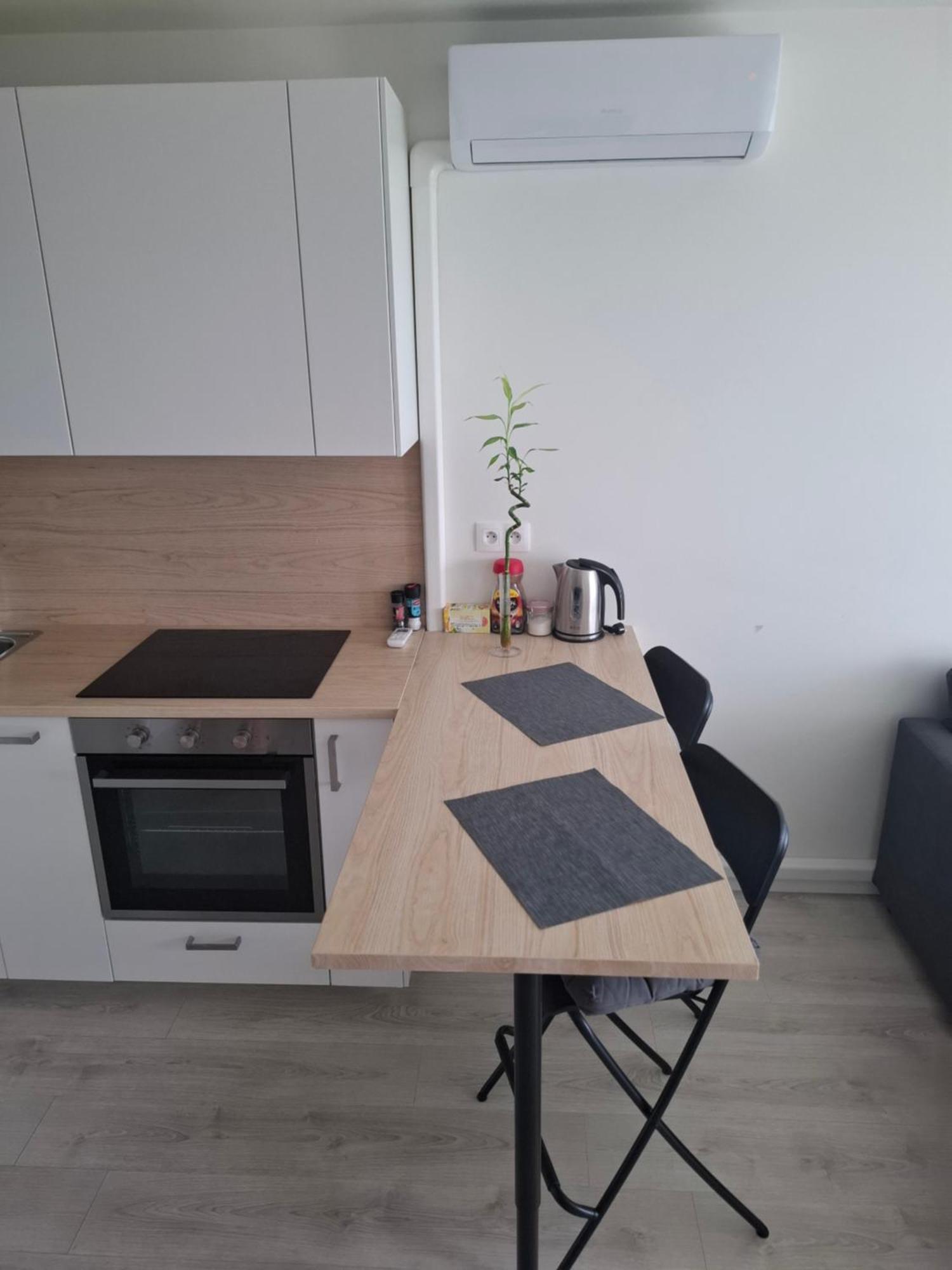 New Air-Conditioned Apartment 5 Minutes By Walk From The Airport With Free Garage Parking 布拉迪斯拉发 外观 照片